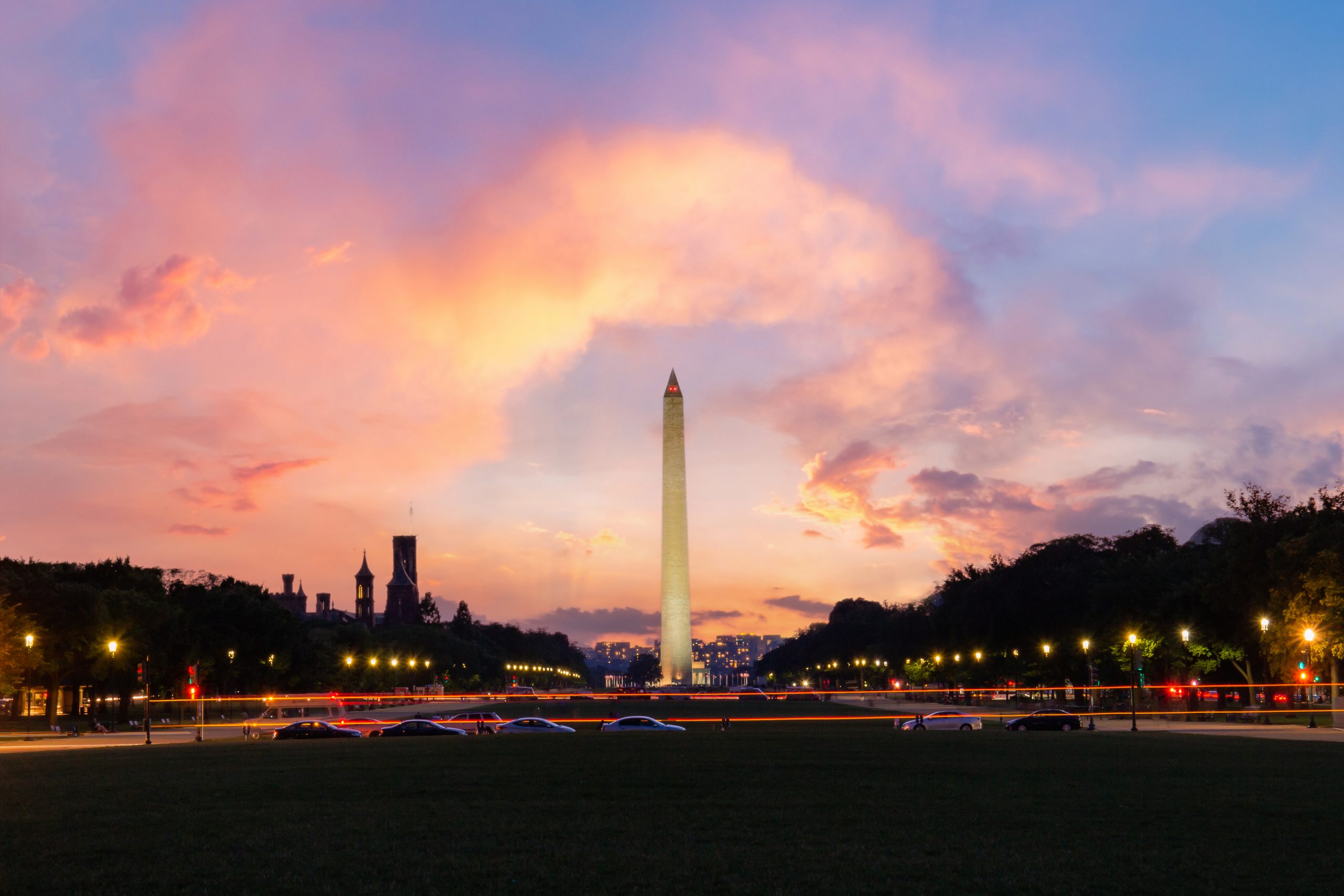 Washington monument at the national mall in the evening.